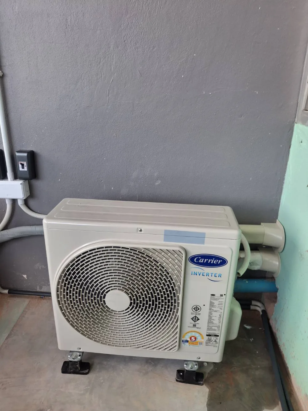 ติดตั้งคอยล์ร้อนแอร์ Carrier Inverter พร้อมเบรกเกอร์ เก็บงานเรียบร้อย โดยช่าง NARA
