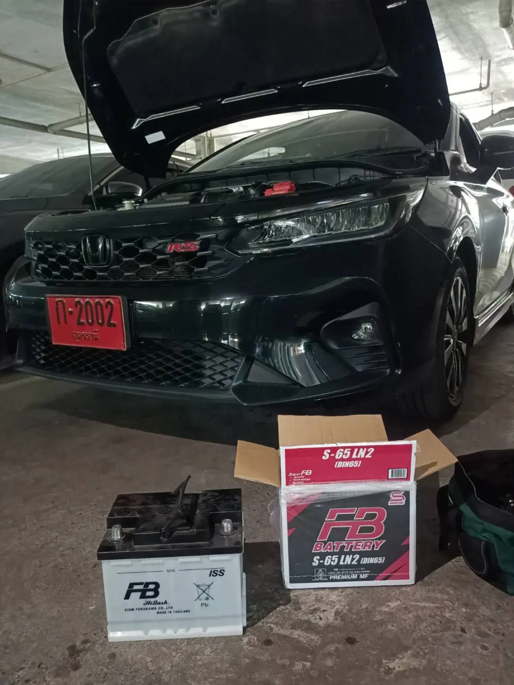 ช่าง NARA เปลี่ยนแบตเตอรี่รถยนต์ Honda City ทะเบียนอุดรธานี ด้วยแบต FB S-65 LN2 ถึงที่