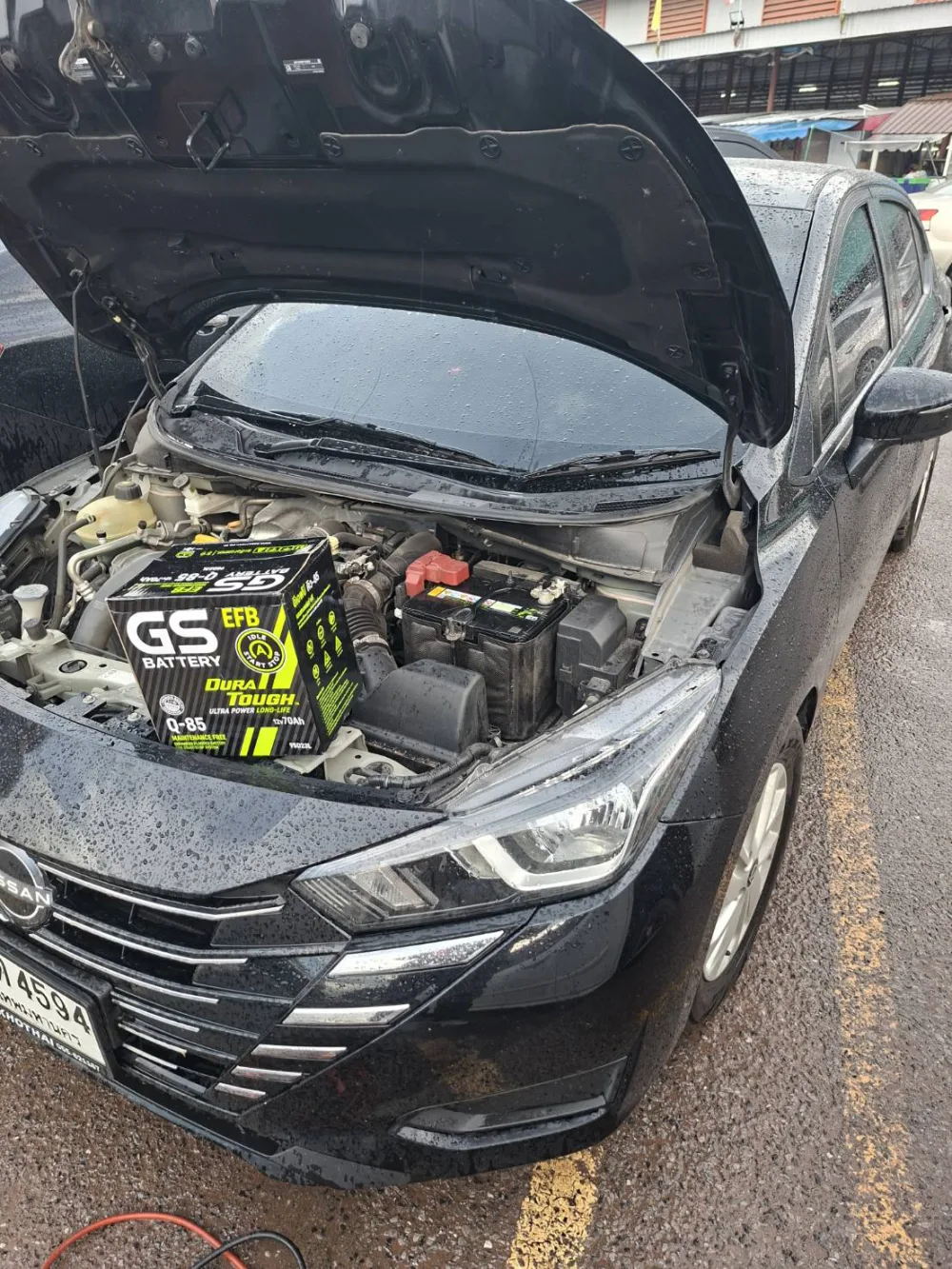 เปลี่ยนแบตเตอรี่รถยนต์ Nissan ด้วยแบต GS EFB Q-85 ถึงที่ โดยช่าง NARA อุดรธานี